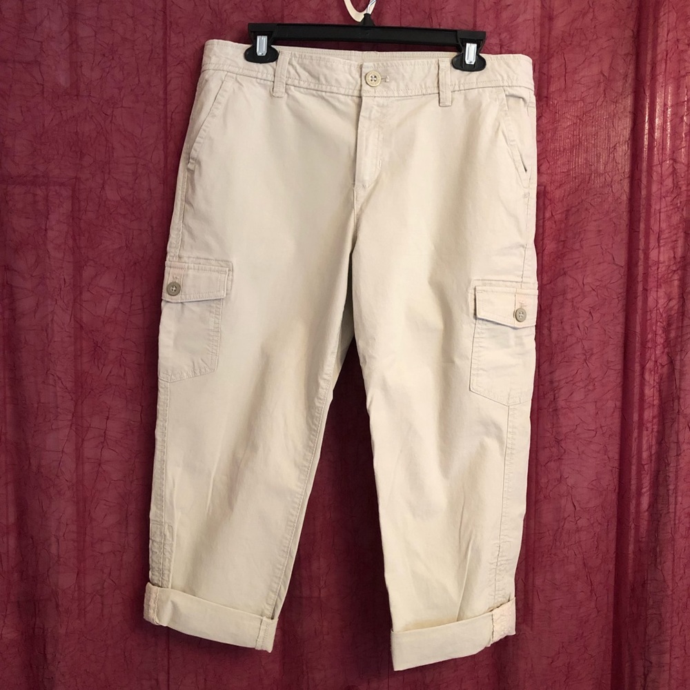 Eddie Bauer Capri cargo pants, lt khaki color, size 8. EUC